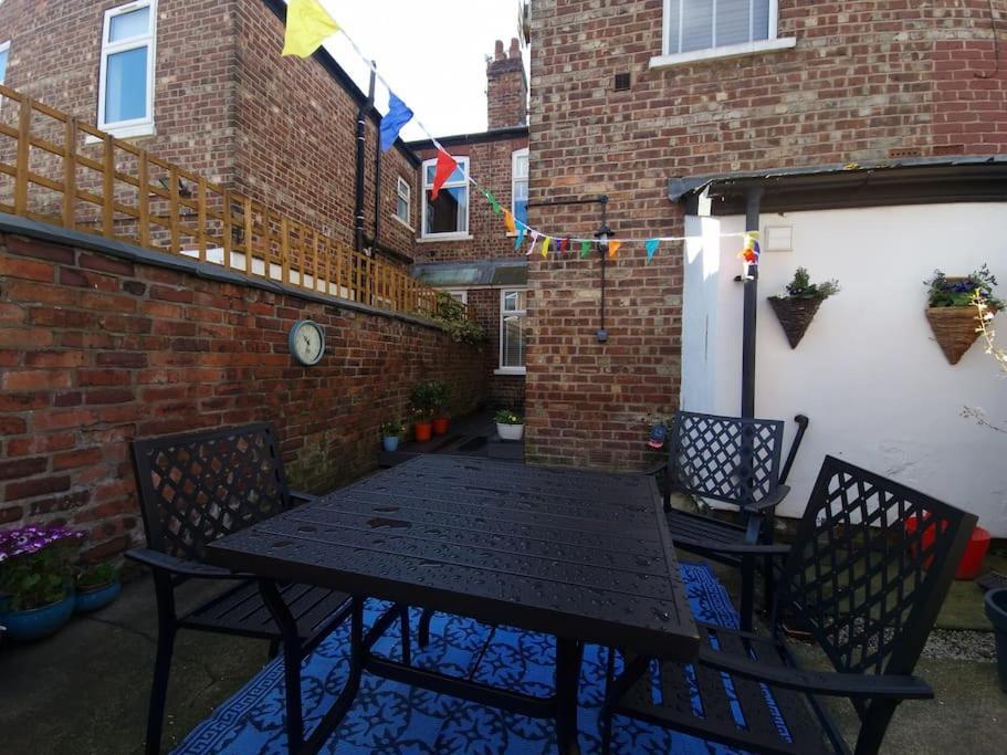 Gorgeous Edwardian Terrace In Old Trafford Villa Manchester Bagian luar foto
